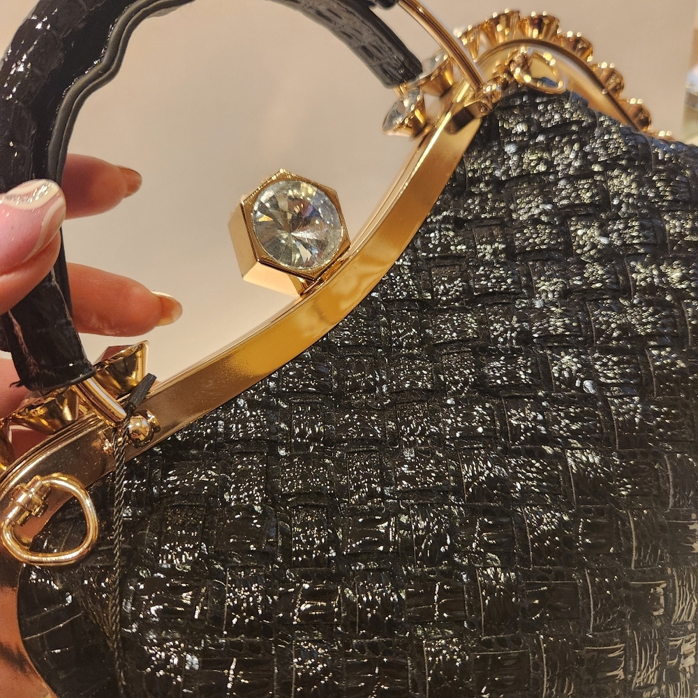 Tucci. Women's bag in black. Made of genuine patent leather. Accessories - Picture 8 of 12
